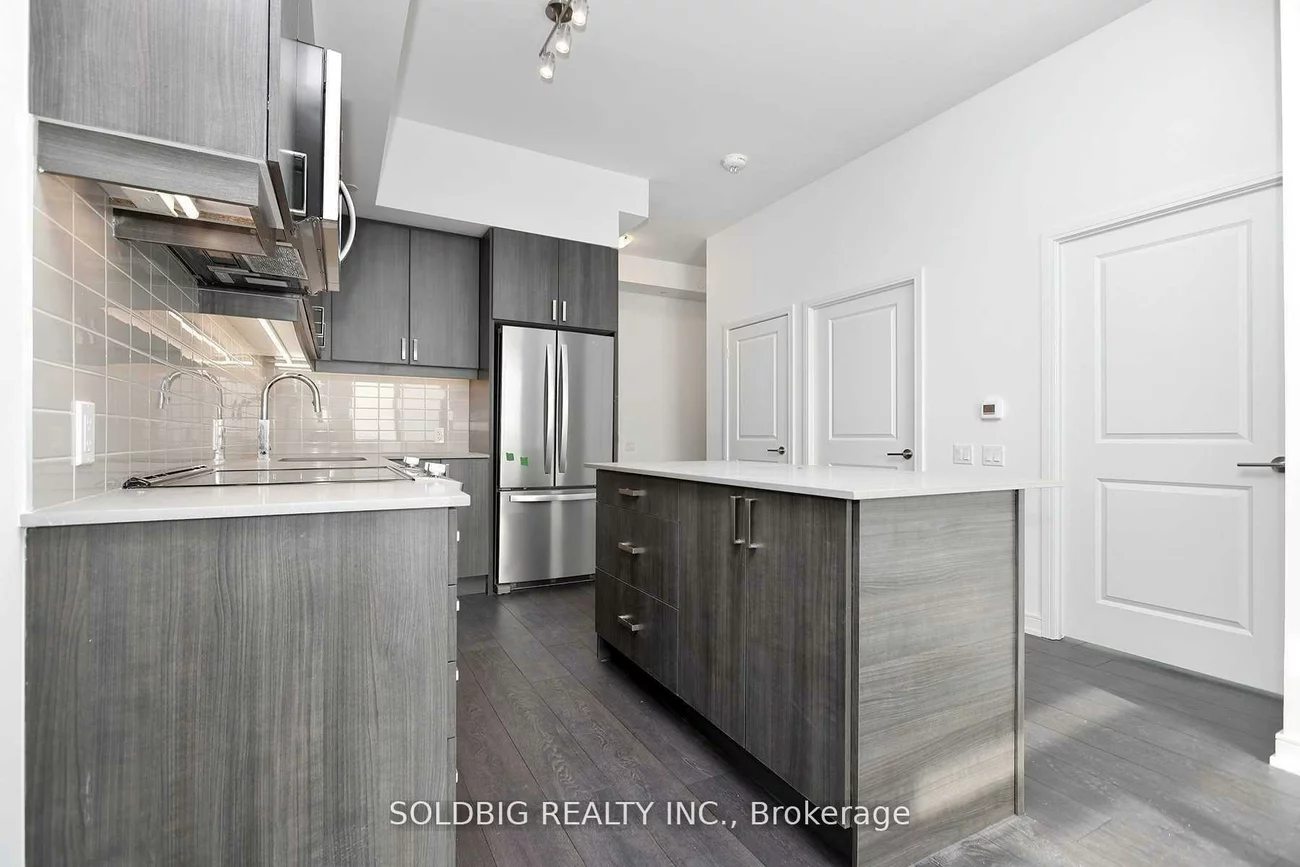 8, Nahani, Hurontario, Mississauga