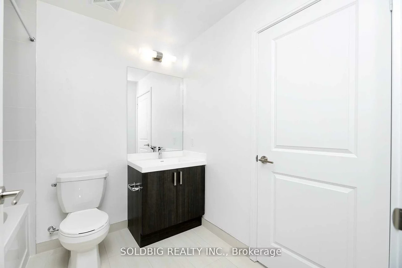 8, Nahani, Hurontario, Mississauga