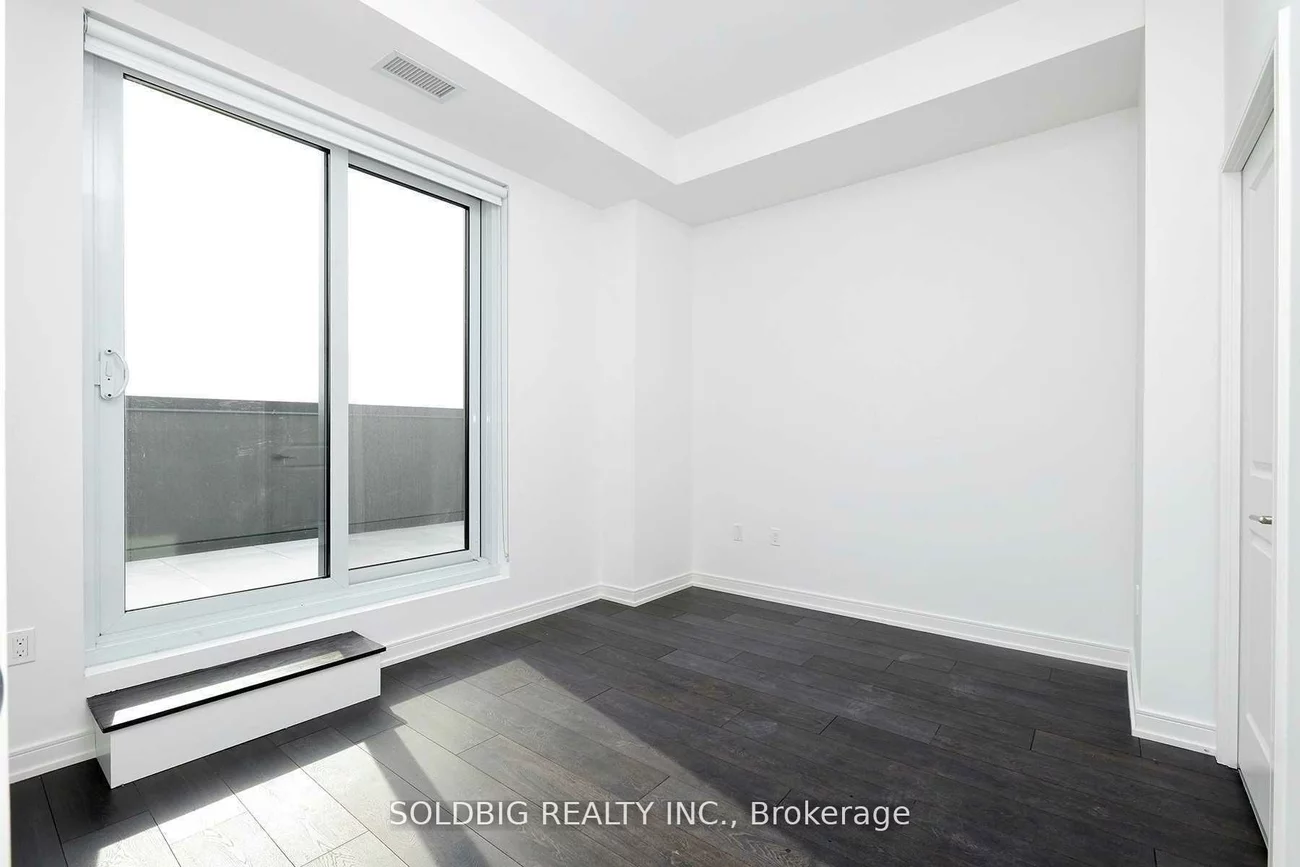 8, Nahani, Hurontario, Mississauga