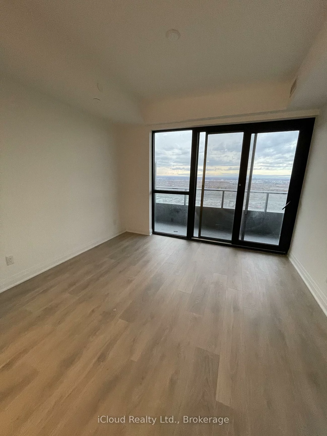 4015, The Exchange, City Centre, Mississauga