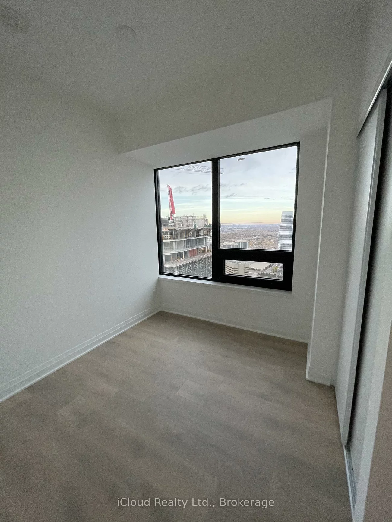 4015, The Exchange, City Centre, Mississauga