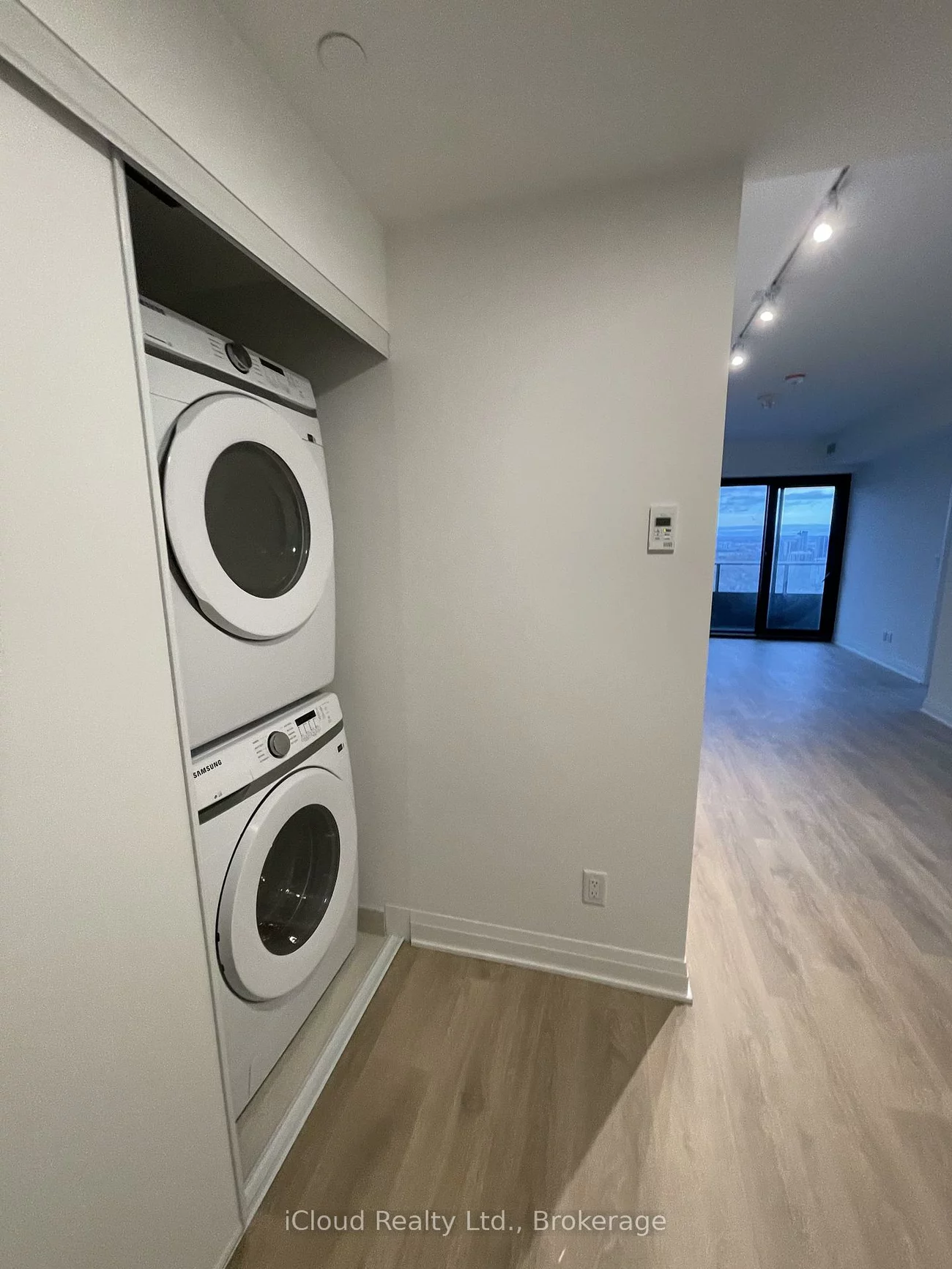 4015, The Exchange, City Centre, Mississauga