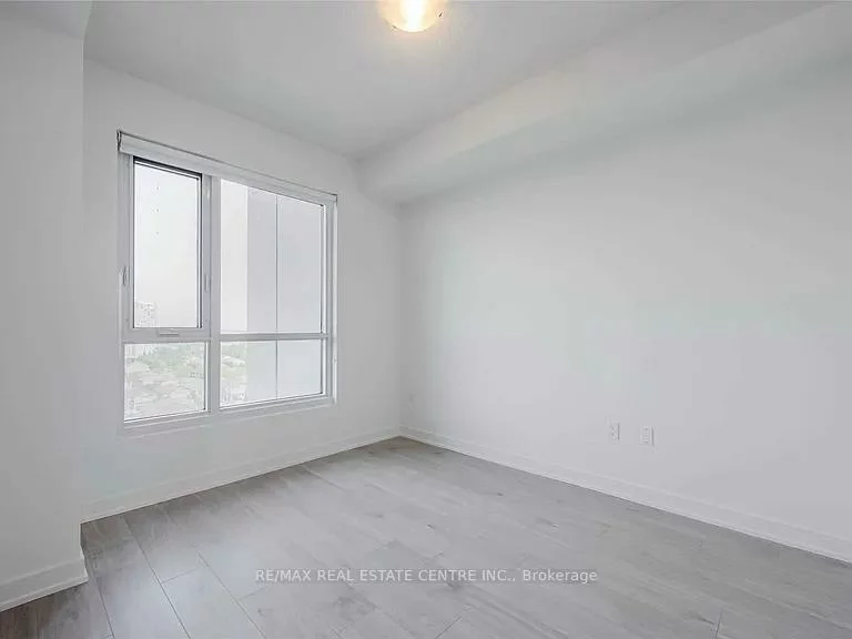 8, Nahani, Hurontario, Mississauga