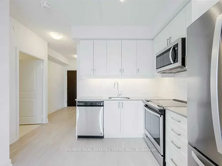 8, Nahani, Hurontario, Mississauga