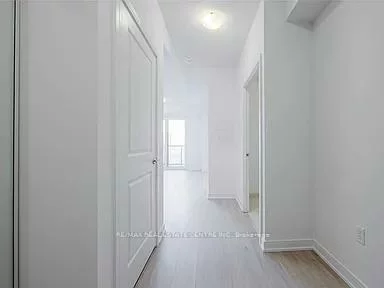 8, Nahani, Hurontario, Mississauga