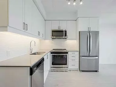 8, Nahani, Hurontario, Mississauga