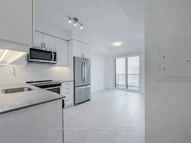 8, Nahani, Hurontario, Mississauga