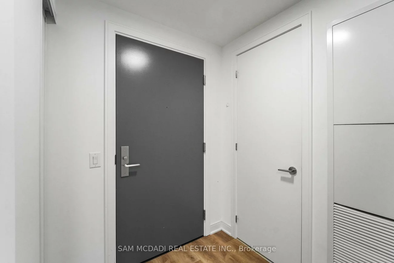 86, Dundas, Cooksville, Mississauga