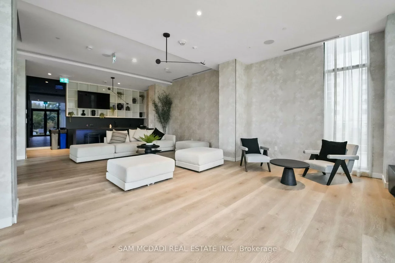 86, Dundas, Cooksville, Mississauga