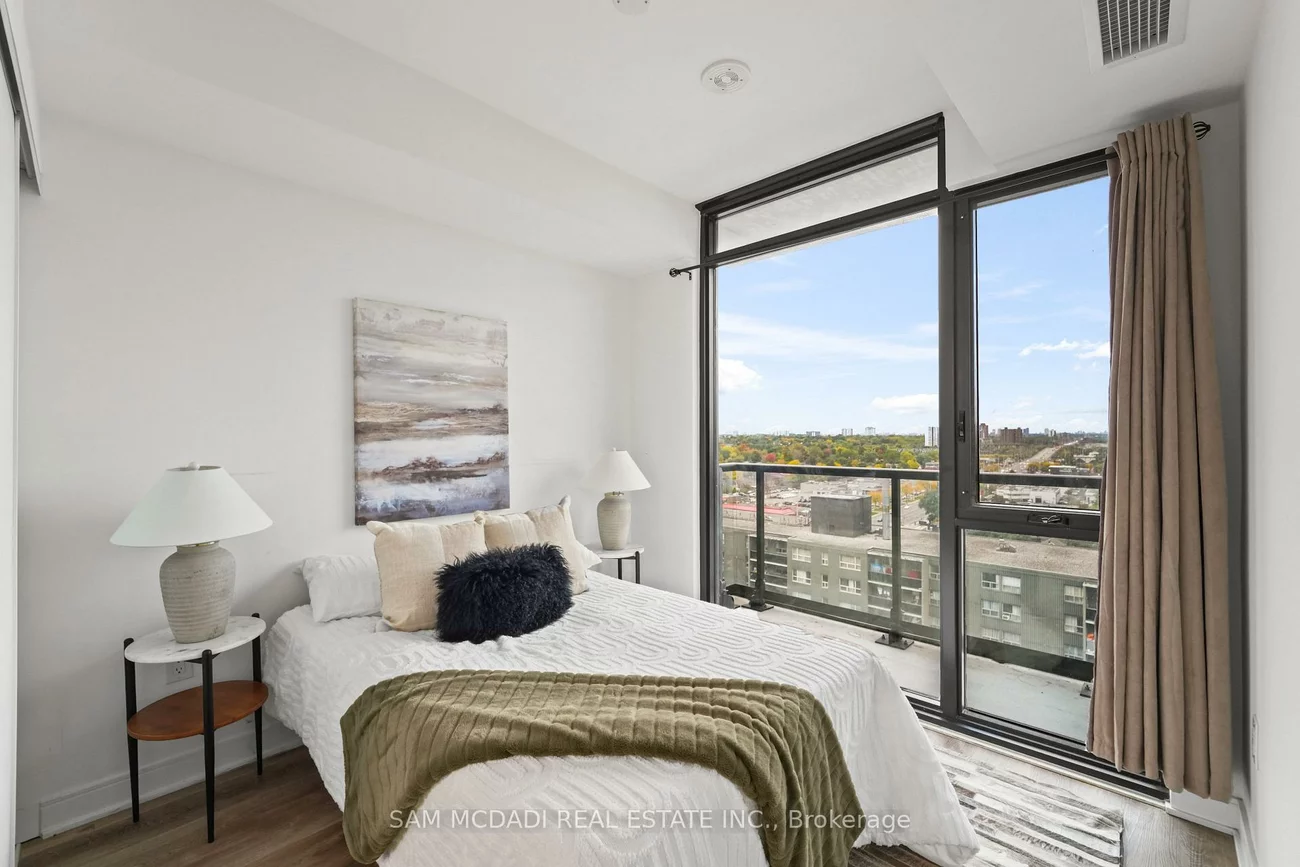 86, Dundas, Cooksville, Mississauga