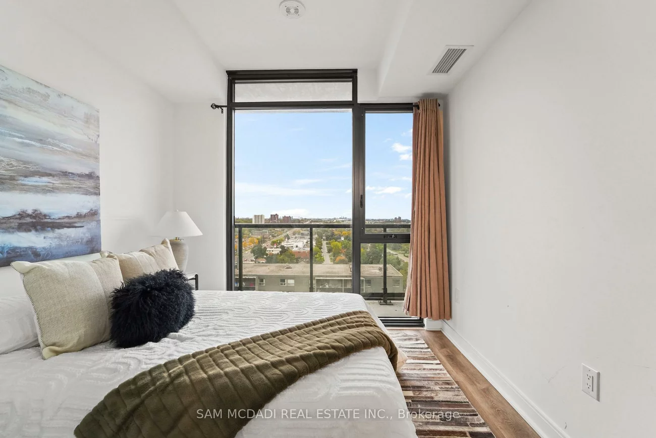 86, Dundas, Cooksville, Mississauga