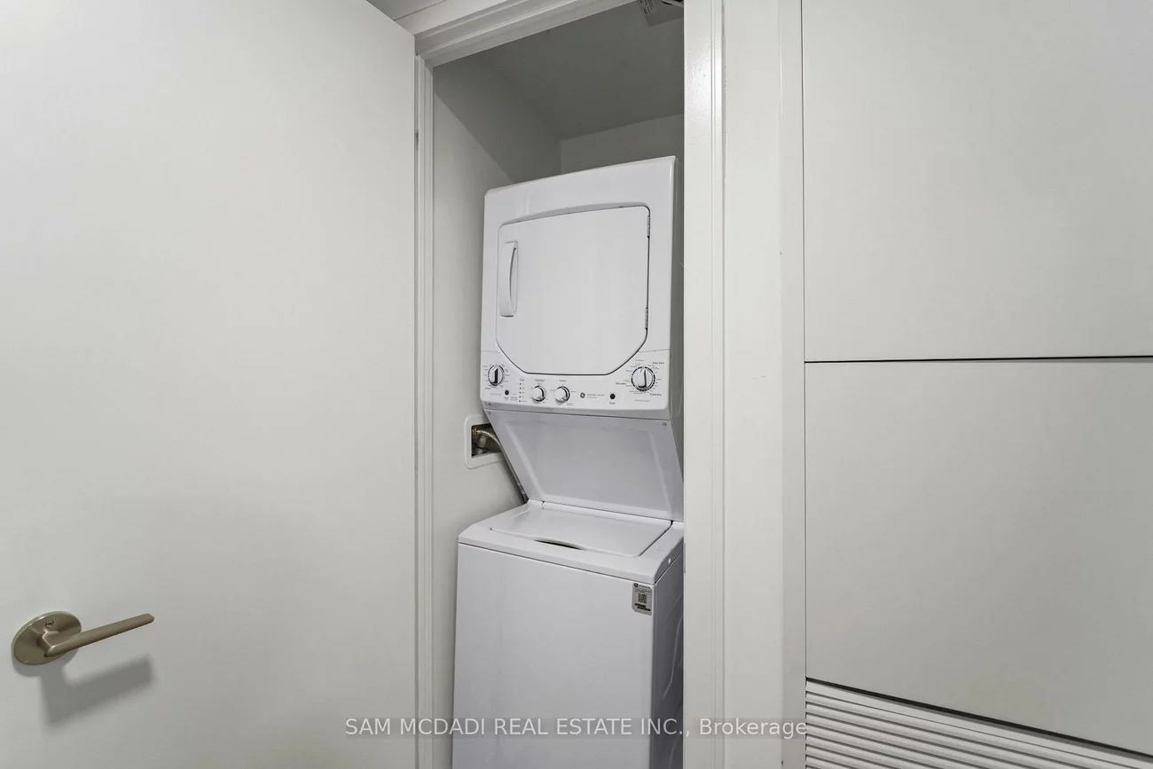 86, Dundas, Cooksville, Mississauga