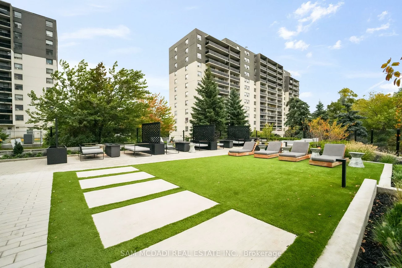 86, Dundas, Cooksville, Mississauga