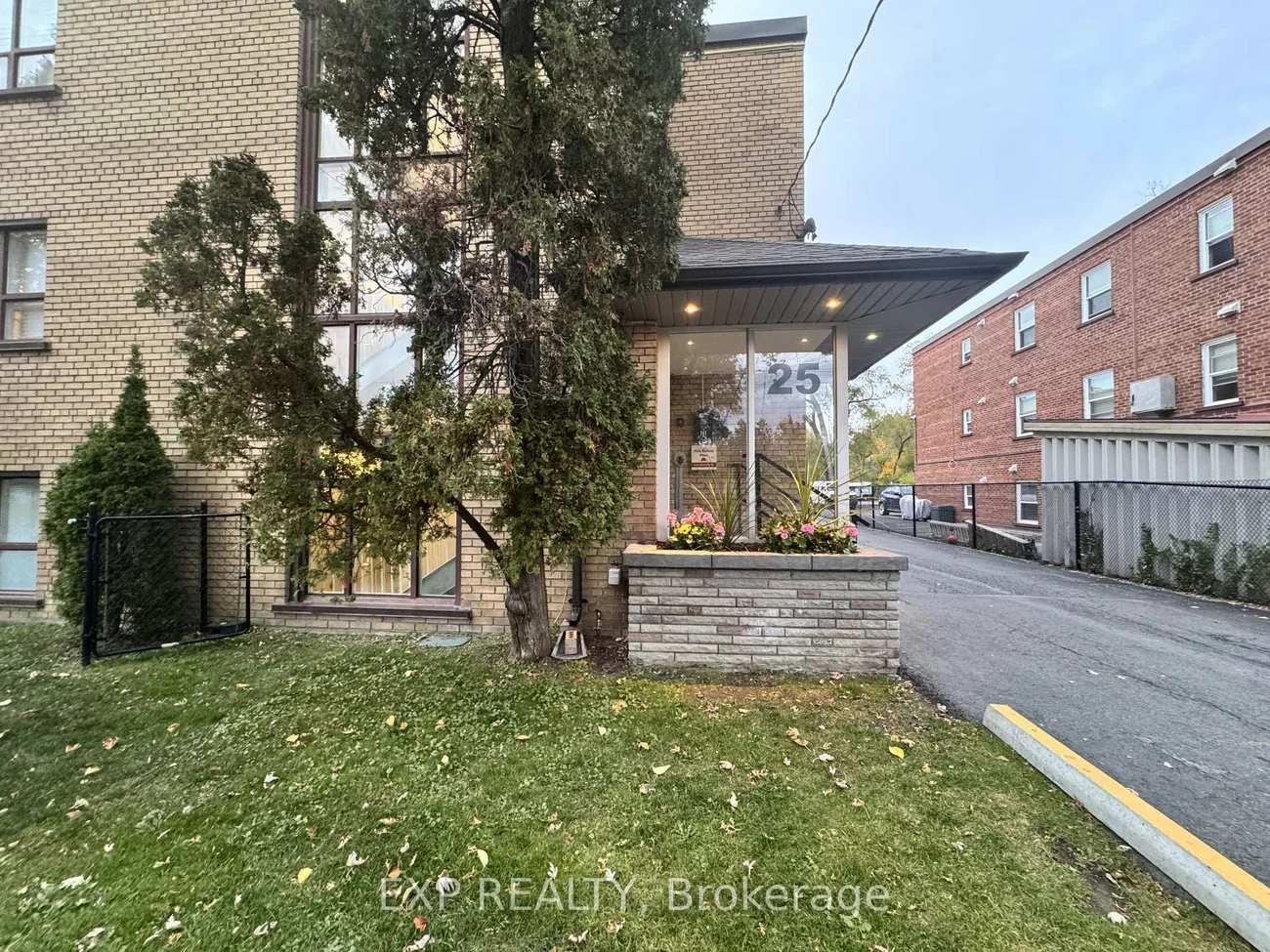 25, Paisley, Cooksville, Mississauga