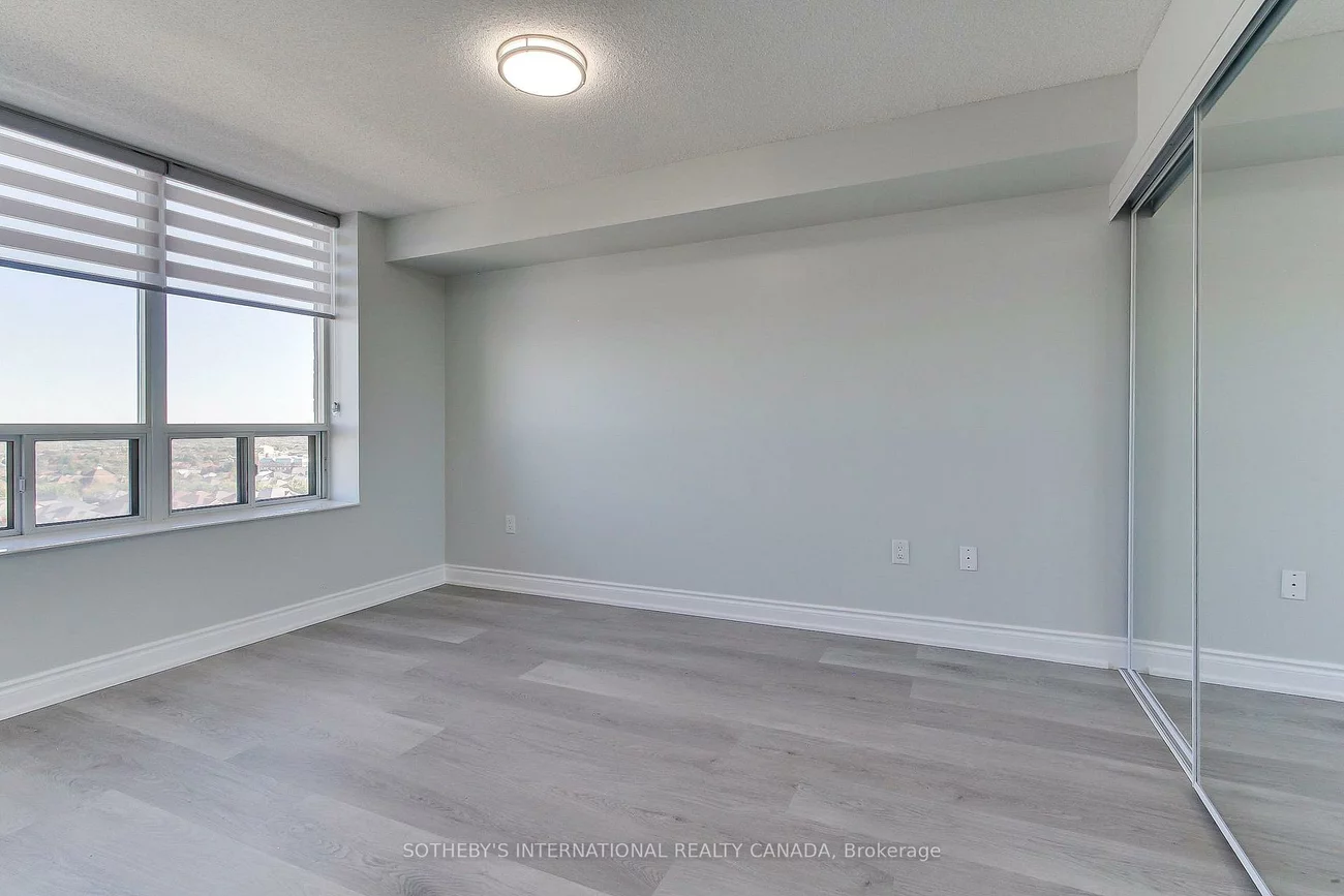 55, Strathaven, Hurontario, Mississauga