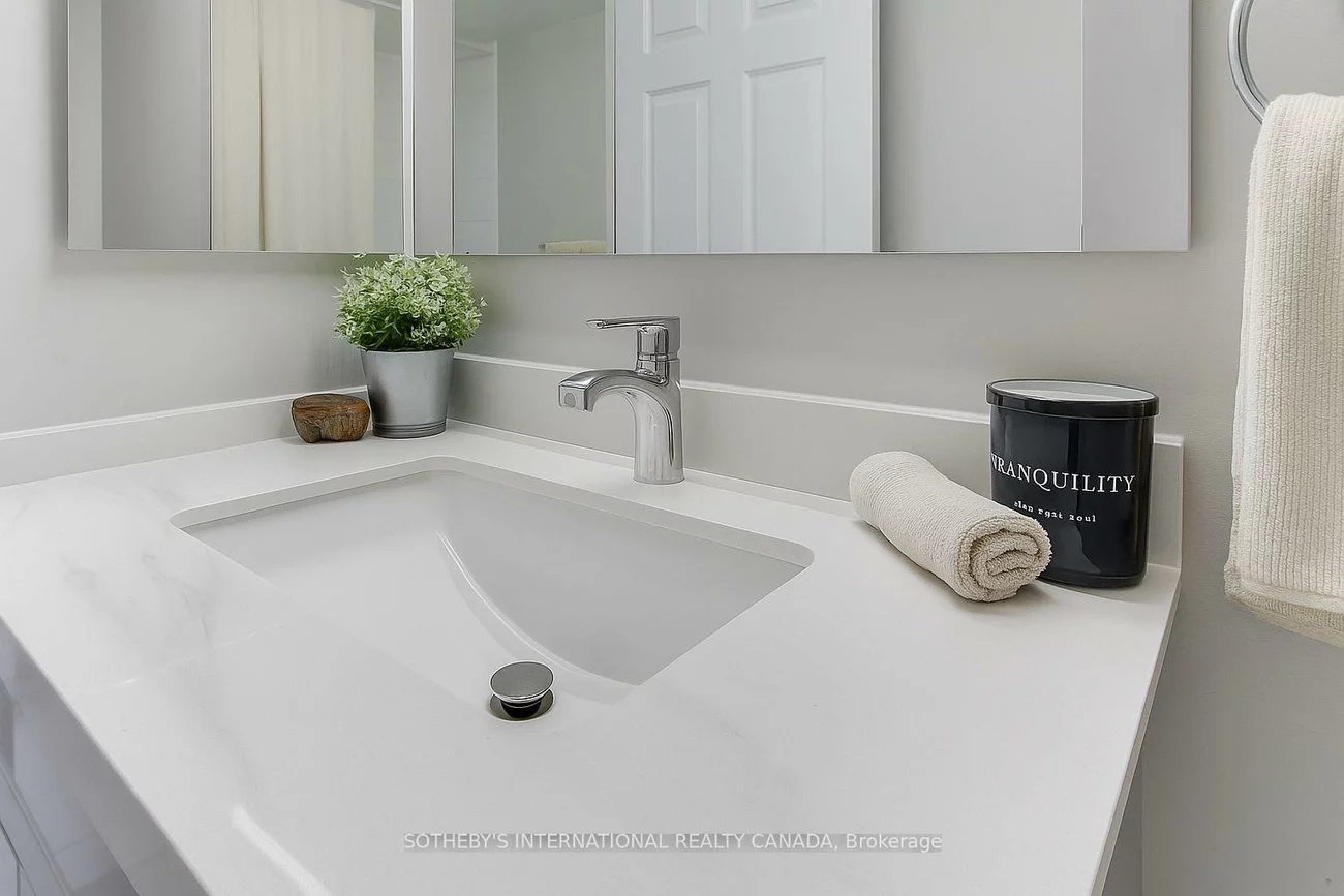 55, Strathaven, Hurontario, Mississauga