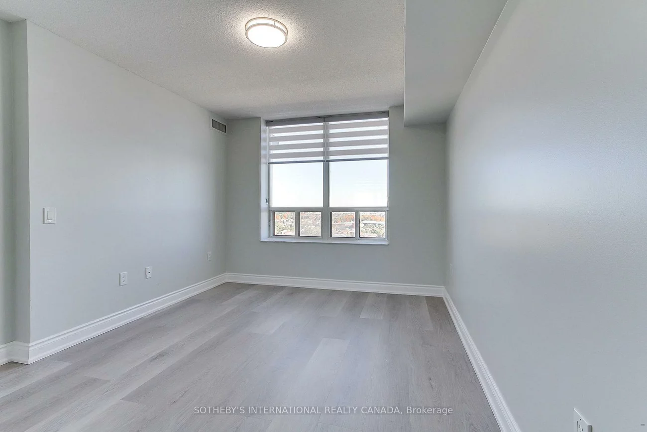 55, Strathaven, Hurontario, Mississauga