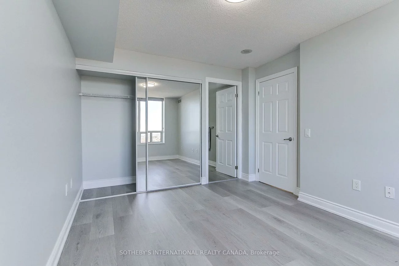 55, Strathaven, Hurontario, Mississauga