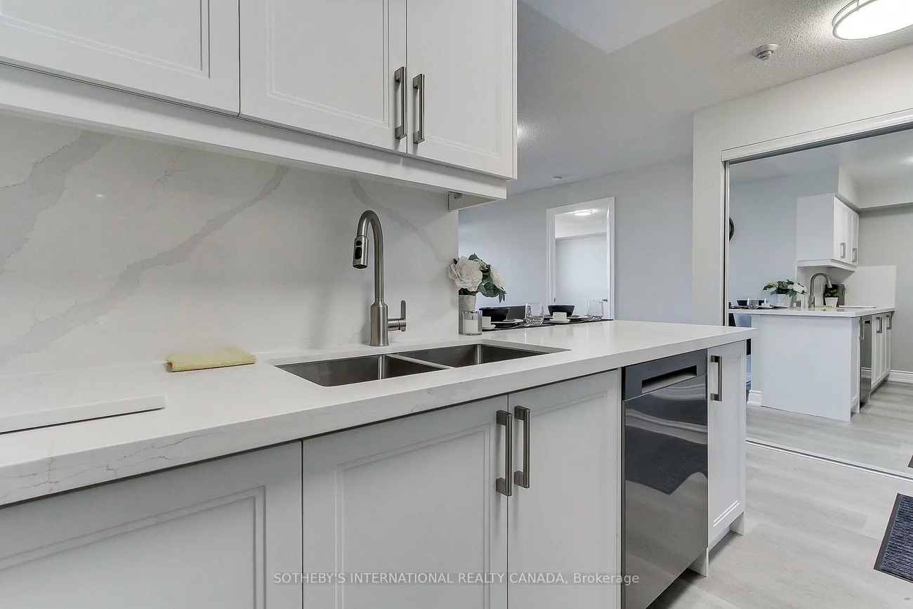 55, Strathaven, Hurontario, Mississauga