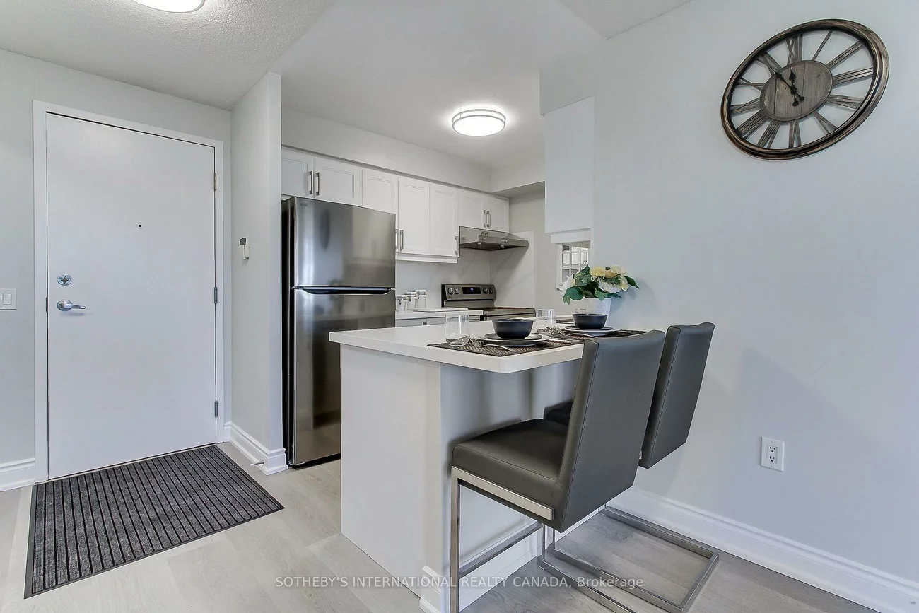 55, Strathaven, Hurontario, Mississauga