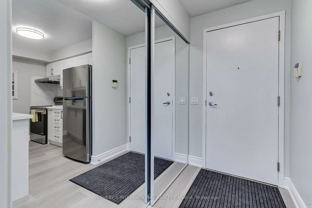 55, Strathaven, Hurontario, Mississauga