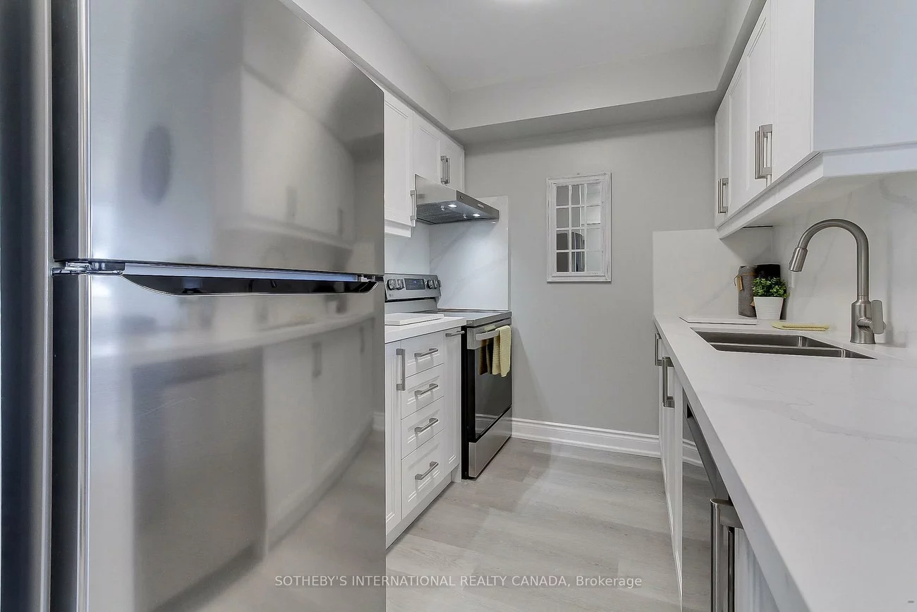 55, Strathaven, Hurontario, Mississauga