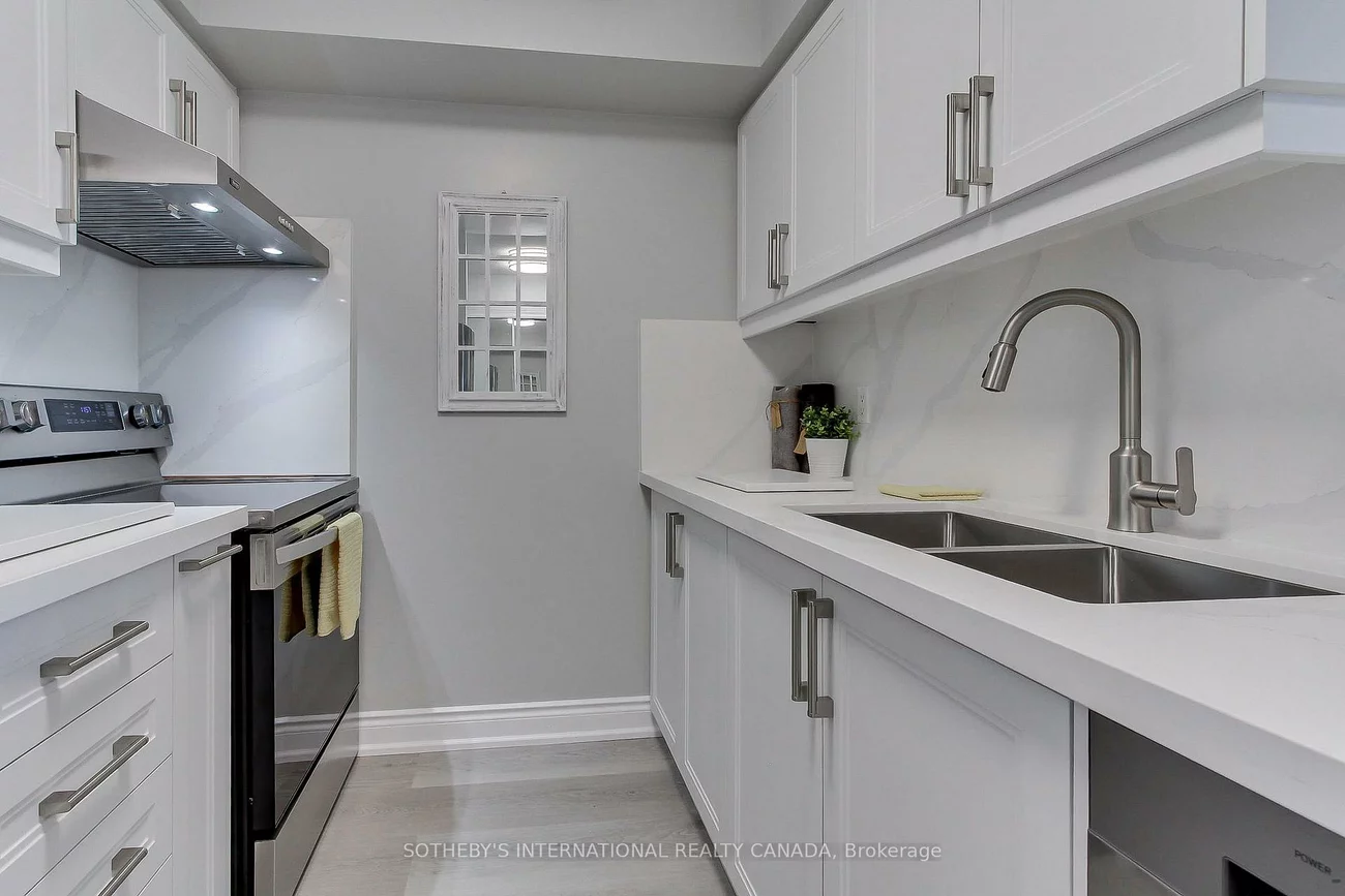 55, Strathaven, Hurontario, Mississauga