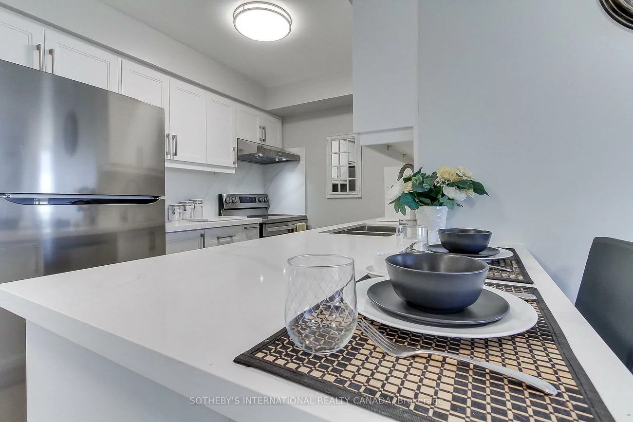 55, Strathaven, Hurontario, Mississauga