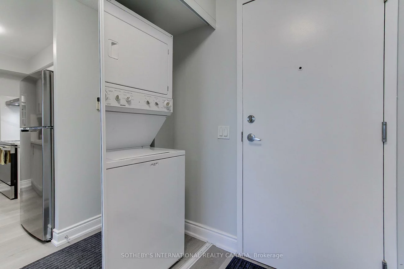 55, Strathaven, Hurontario, Mississauga