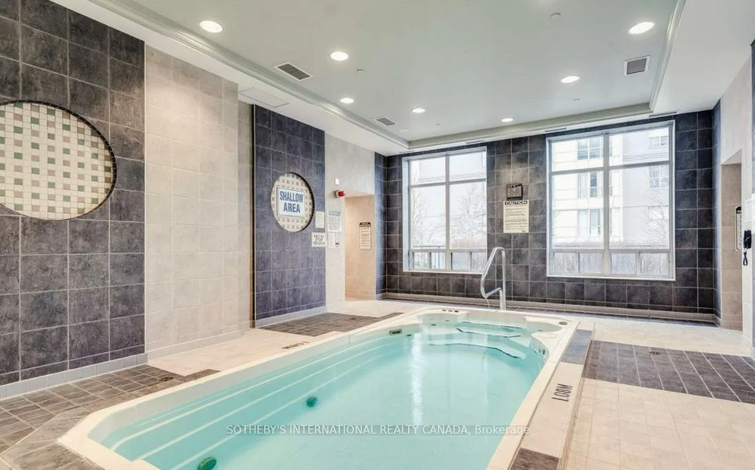 55, Strathaven, Hurontario, Mississauga