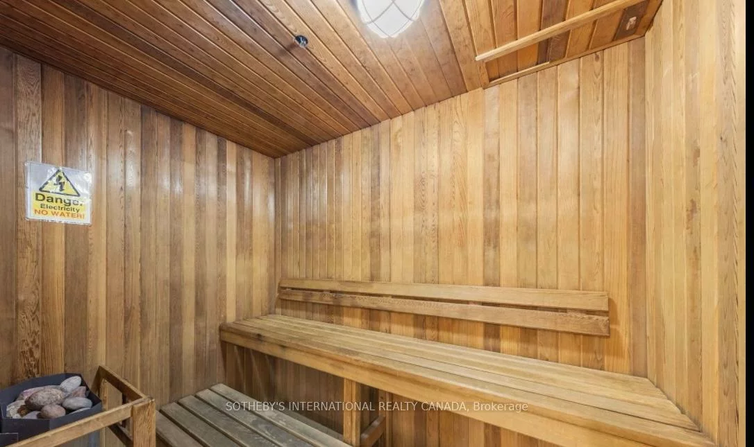 55, Strathaven, Hurontario, Mississauga