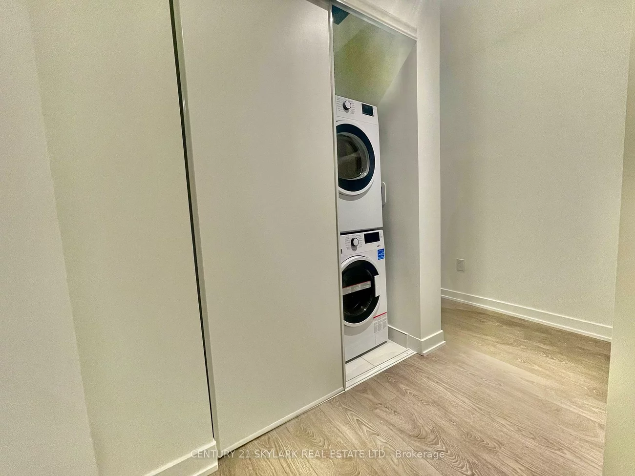 28, Ann, Port Credit, Mississauga