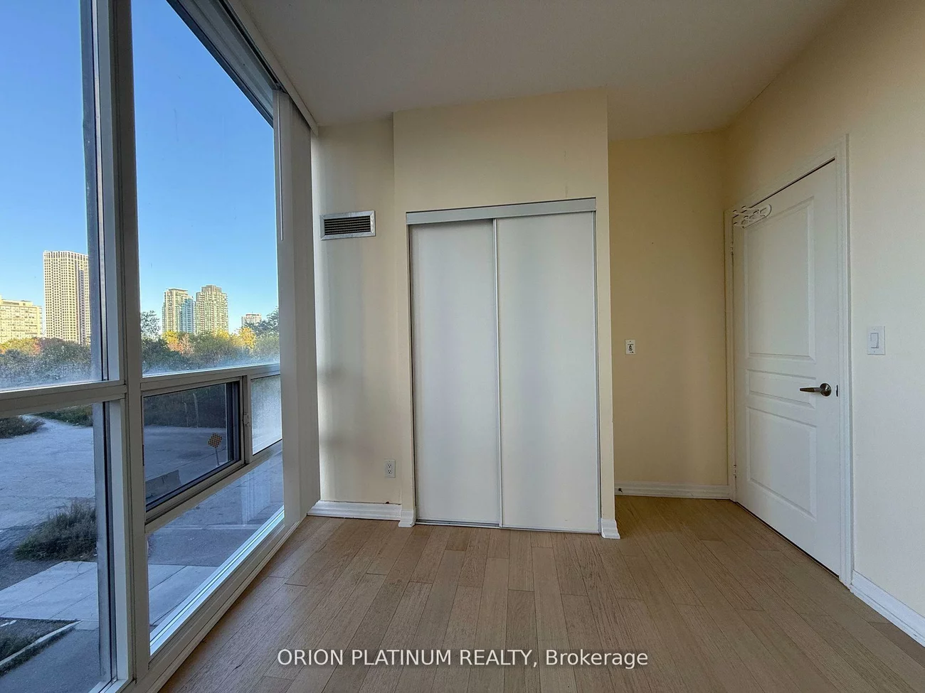 223, Webb, City Centre, Mississauga