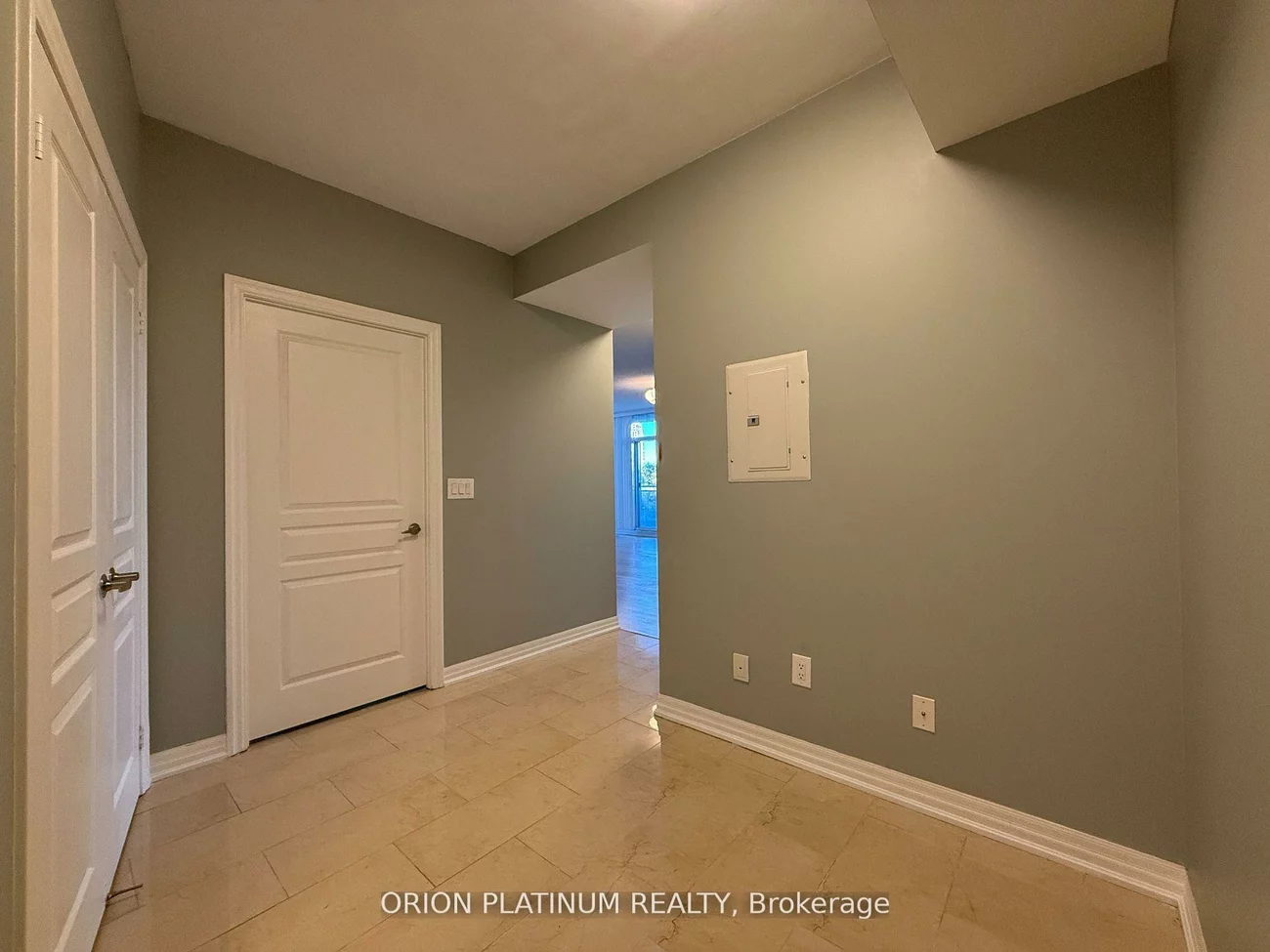 223, Webb, City Centre, Mississauga