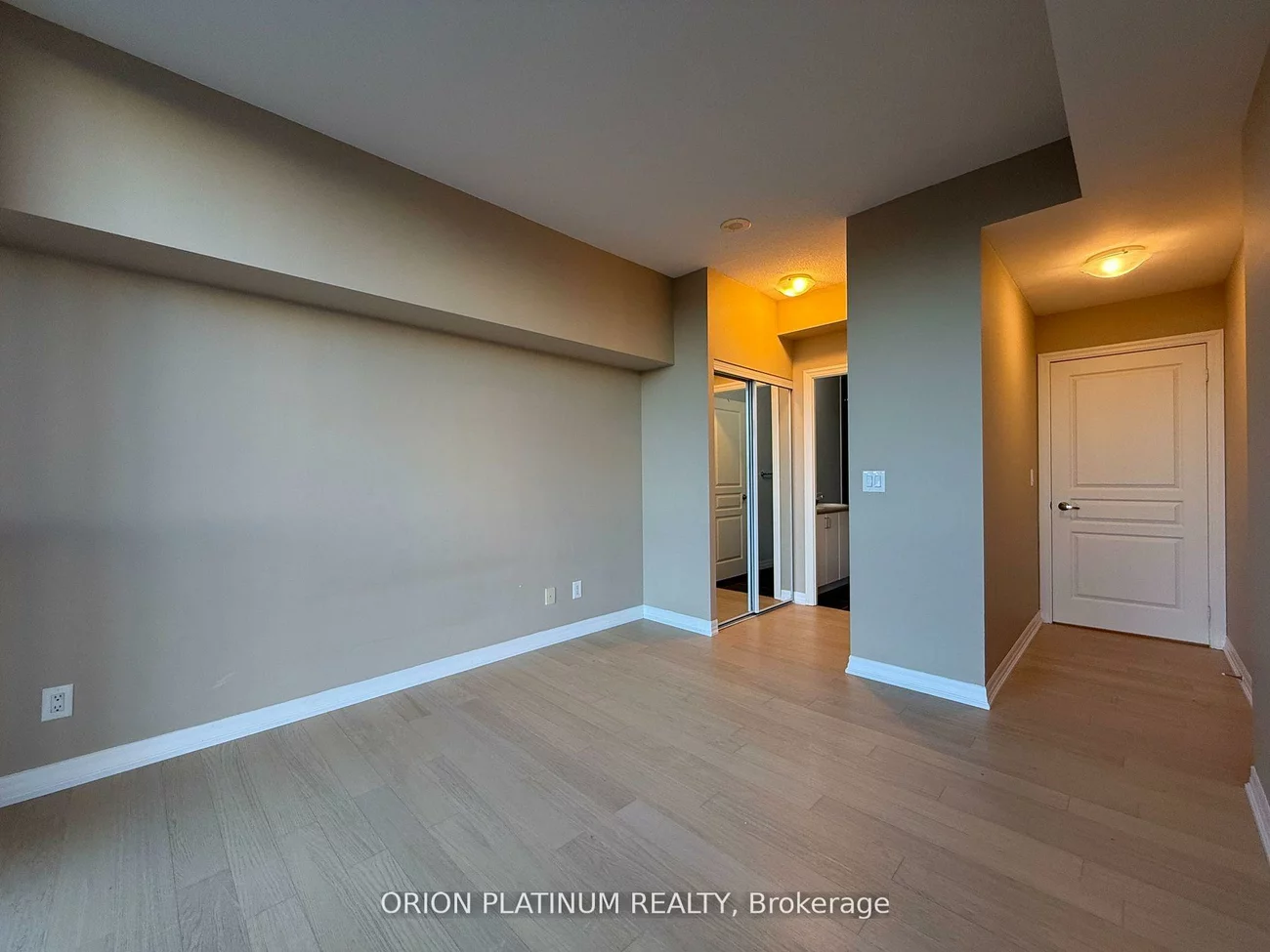 223, Webb, City Centre, Mississauga