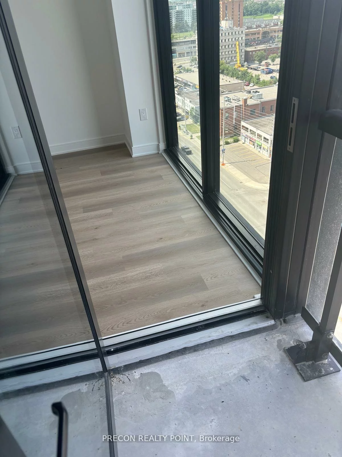 86, Dundas, Cooksville, Mississauga