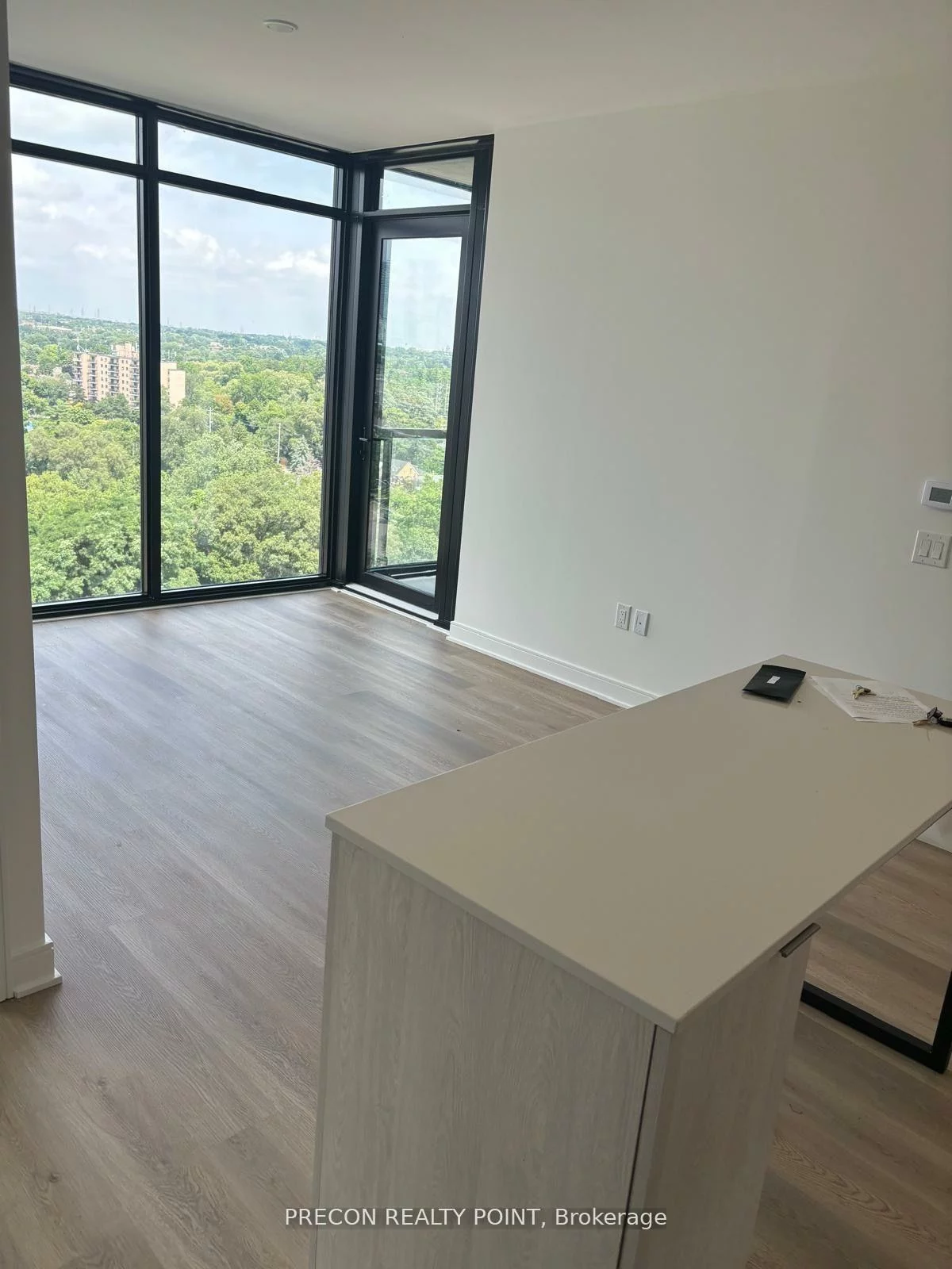 86, Dundas, Cooksville, Mississauga