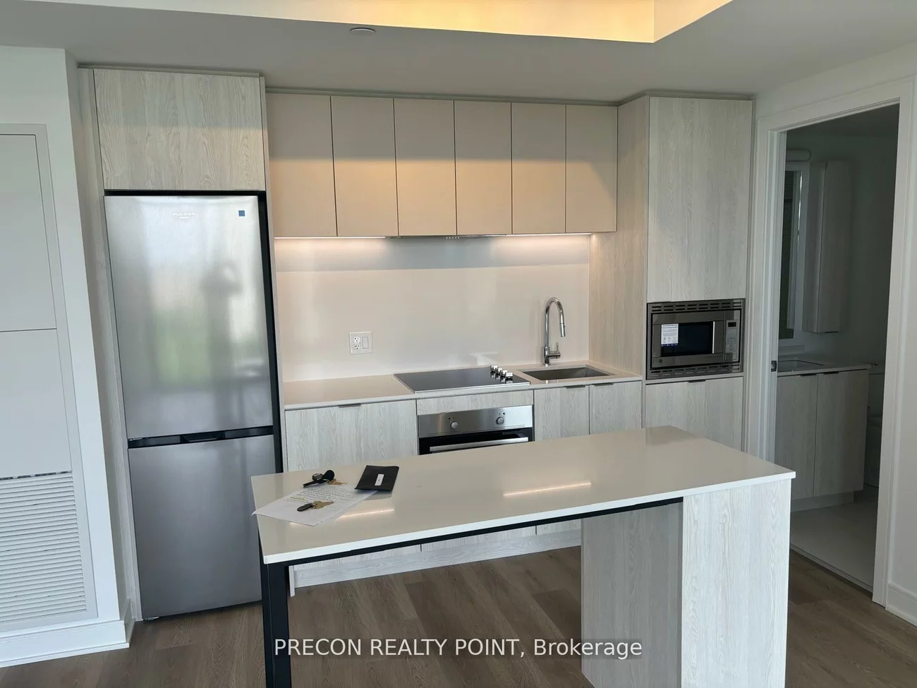 86, Dundas, Cooksville, Mississauga