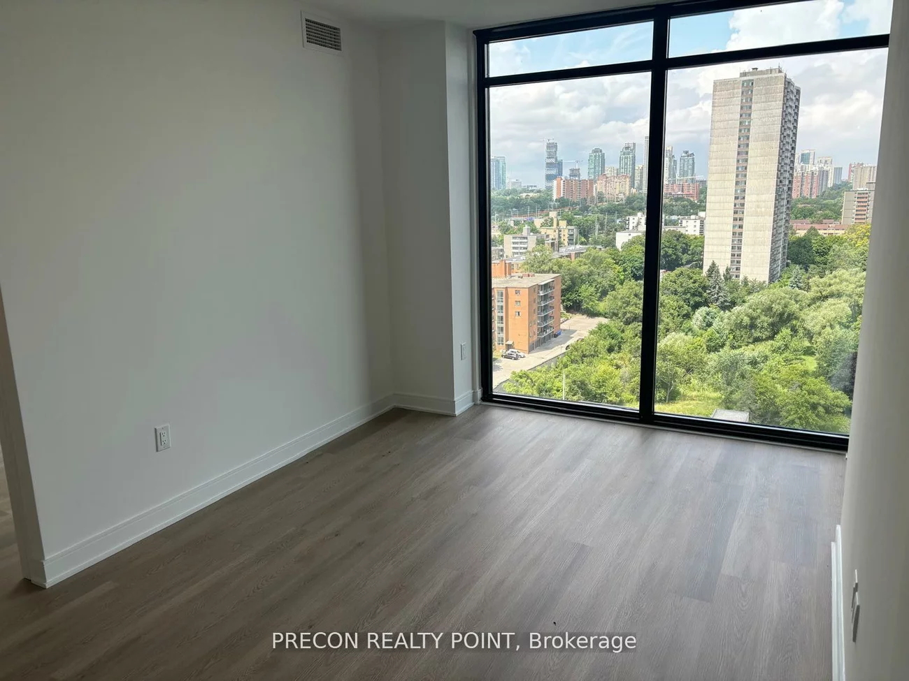 86, Dundas, Cooksville, Mississauga