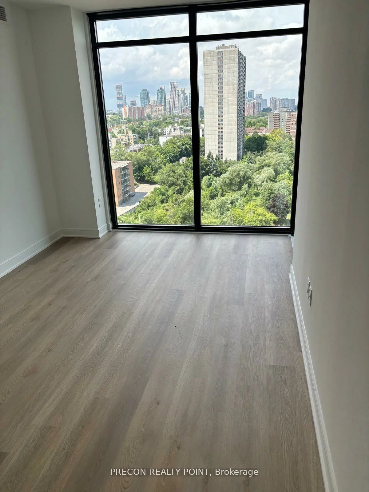 86, Dundas, Cooksville, Mississauga