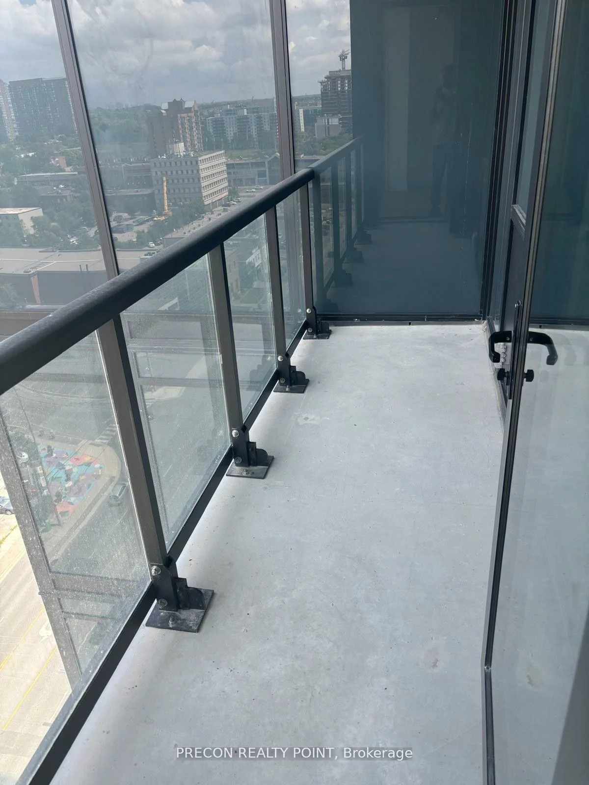 86, Dundas, Cooksville, Mississauga