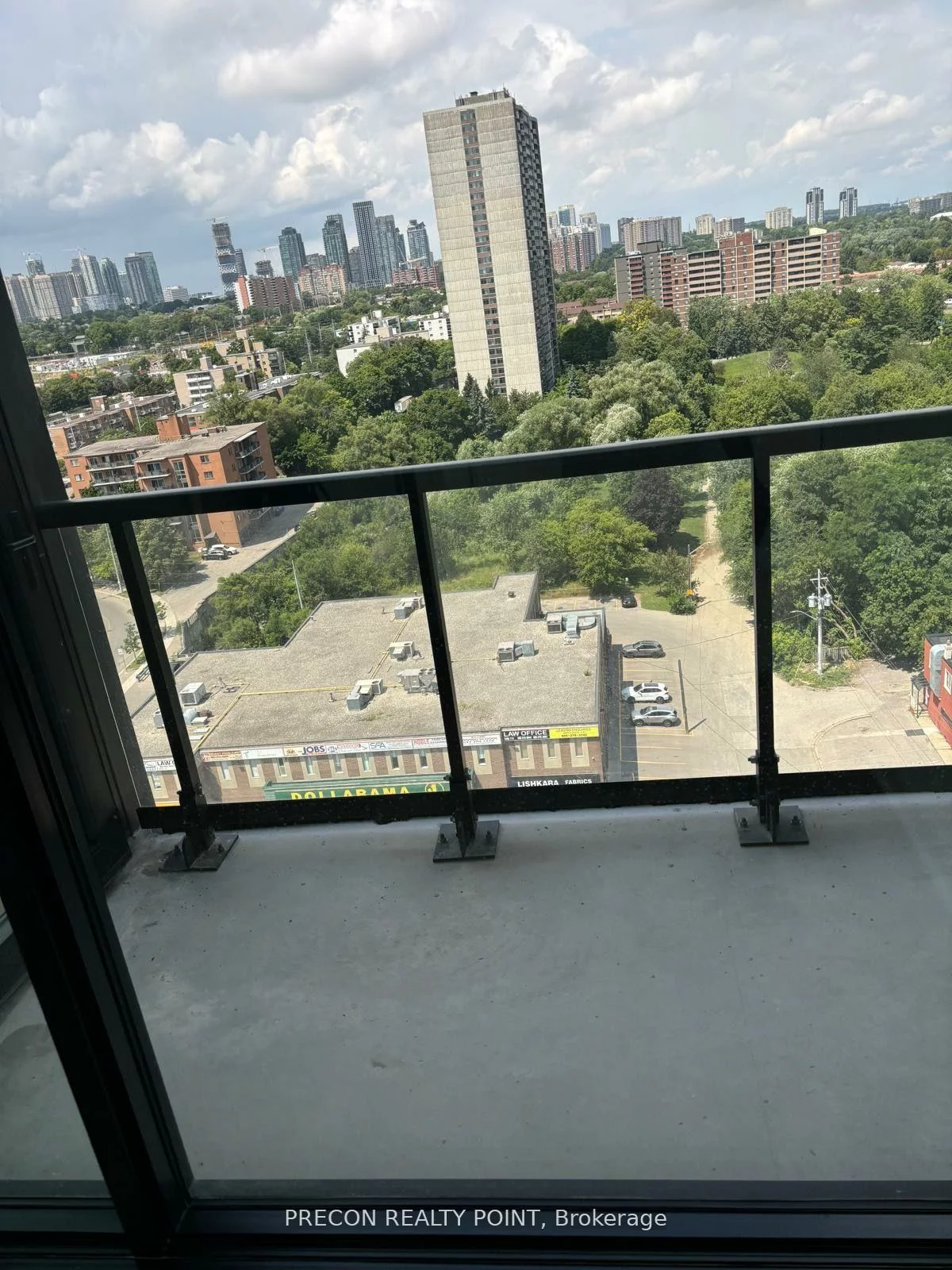 86, Dundas, Cooksville, Mississauga