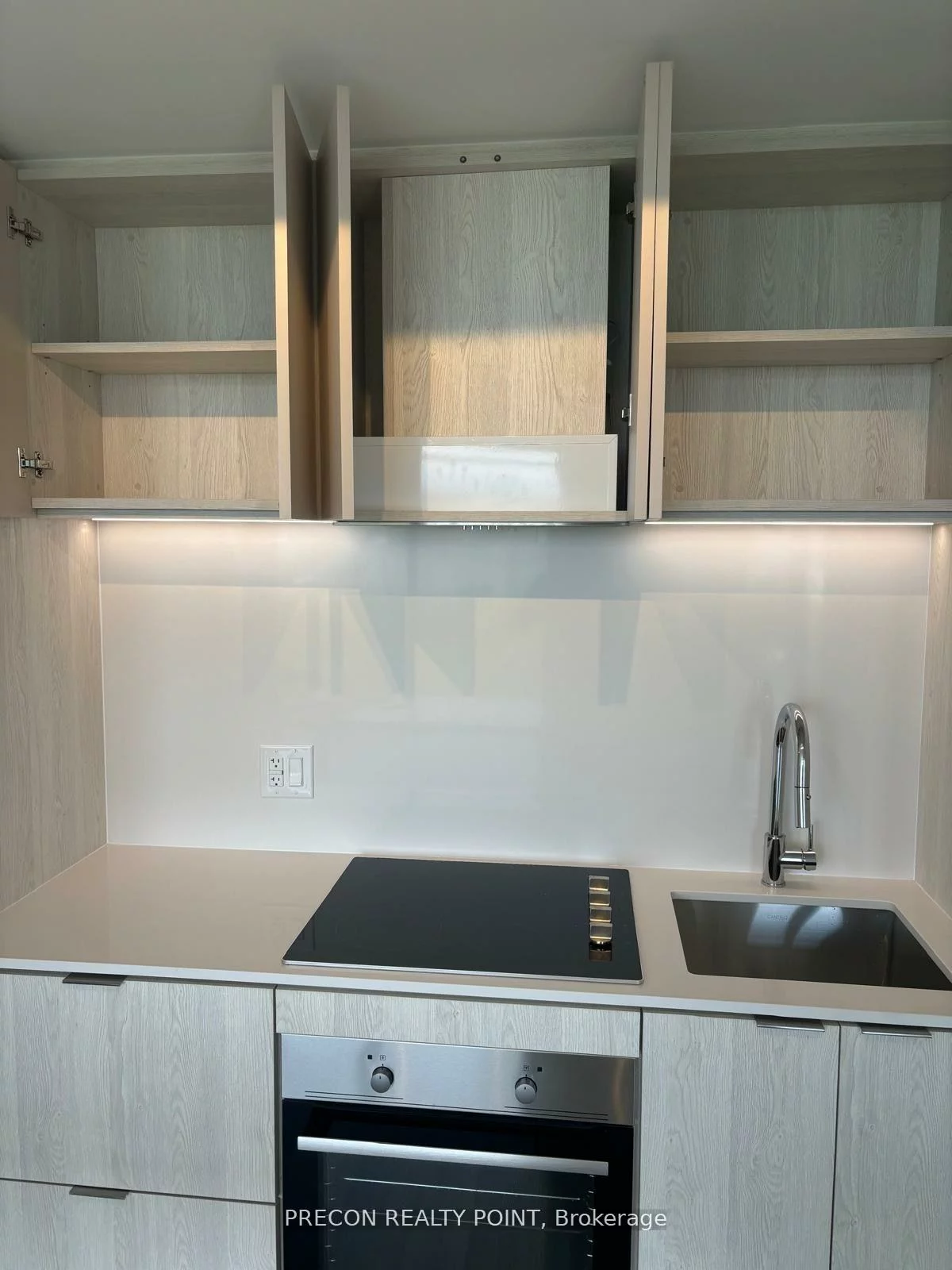 86, Dundas, Cooksville, Mississauga