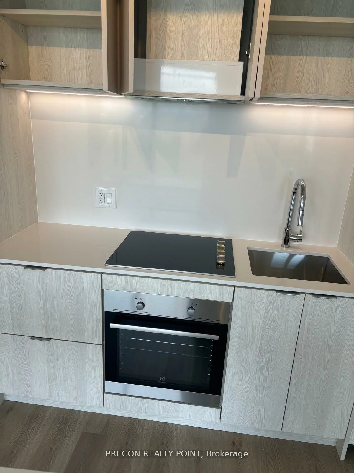 86, Dundas, Cooksville, Mississauga