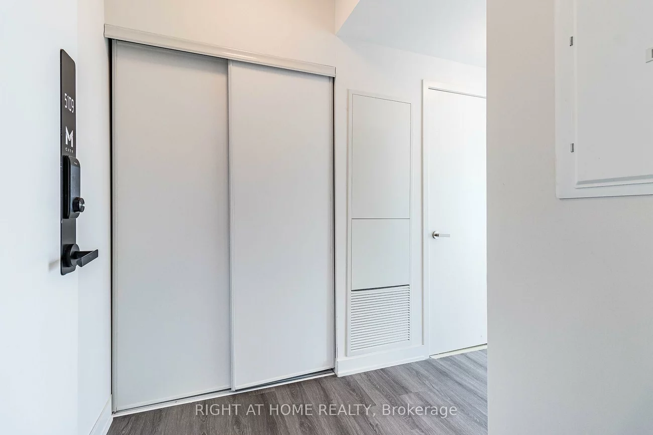 3883, Quartz, City Centre, Mississauga