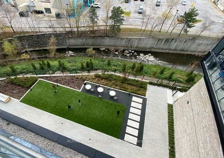 86, Dundas, Cooksville, Mississauga