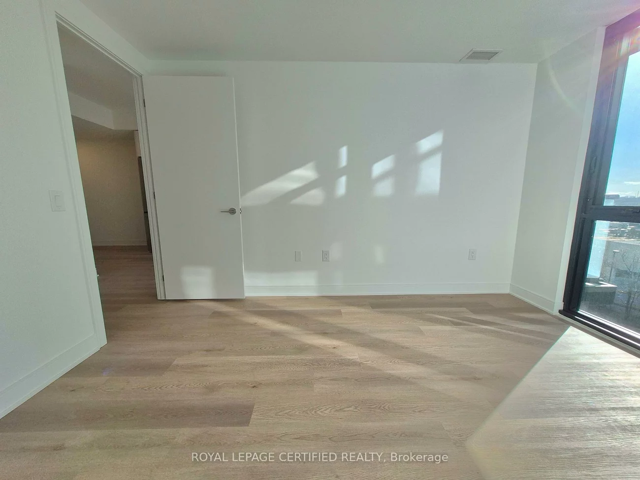 86, Dundas, Cooksville, Mississauga