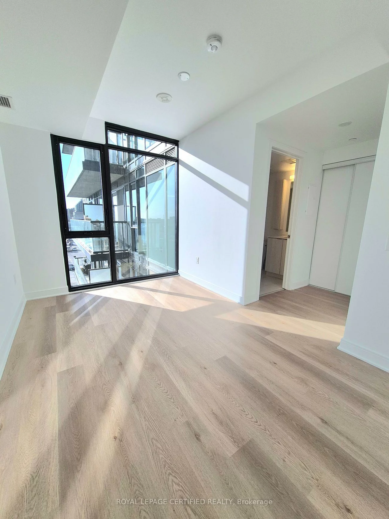 86, Dundas, Cooksville, Mississauga