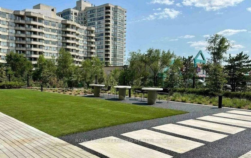 86, Dundas, Cooksville, Mississauga