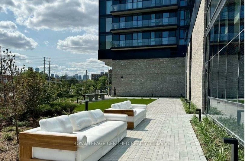 86, Dundas, Cooksville, Mississauga